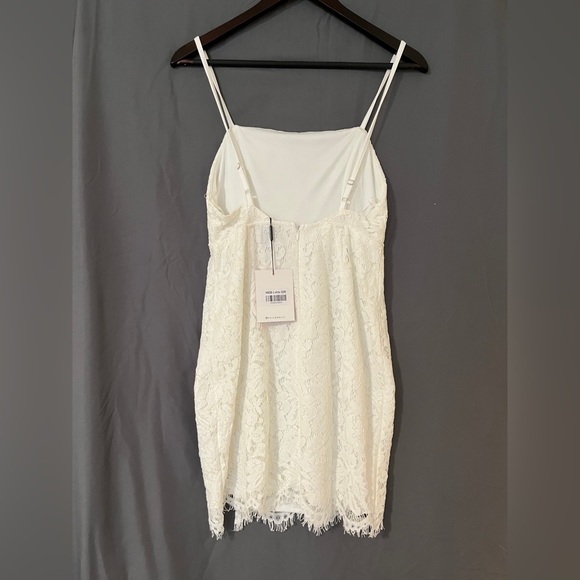 Zara, white lace, medium - Picture 2 of 2